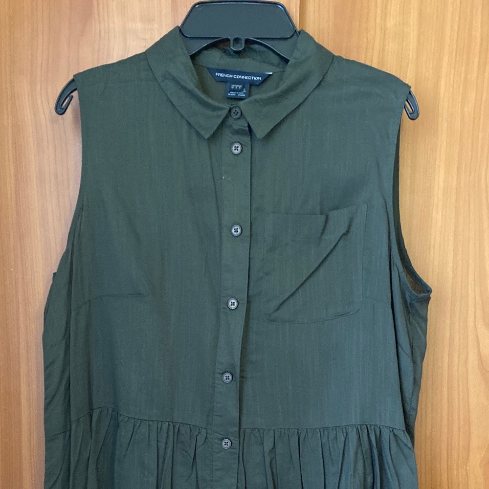 Collared, sleeveless, button down shirt top